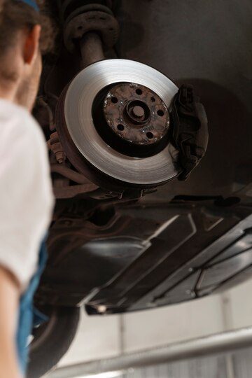 Mechanic working in the shop on a car<br />
